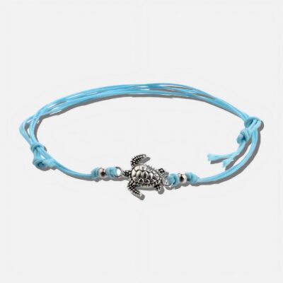 Ima trobojnu antiknu sidrenu narukvicu